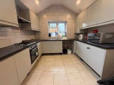 Amazing house and amazing location  Main Photo