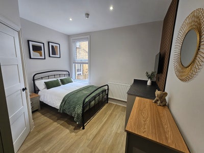 Spacious Double with Ensuite in Central Southend Main Photo