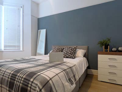 Newly Refurbished home with Garden access Main Photo