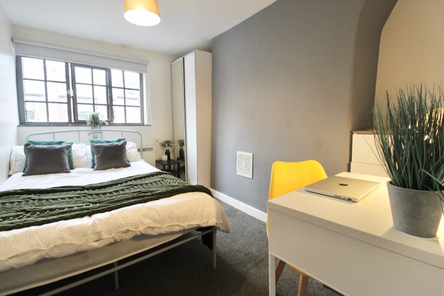 Comfortable Double Room Near Victoria Centre Main Photo