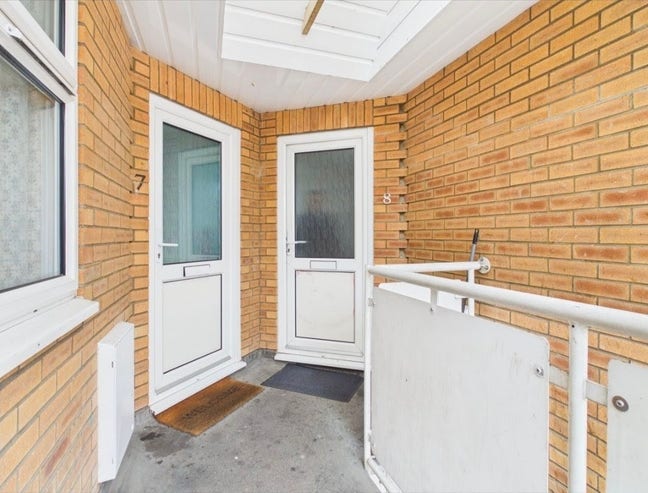 Spacious Living in the Heart of CB4 Main Photo