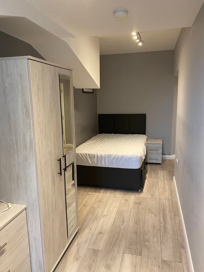 Modern Double En-suite Room in Blackpool Main Photo