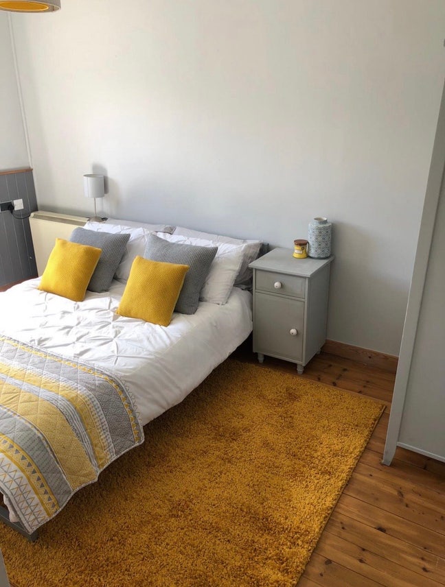 Large Double Room Main Photo