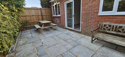 Ensuite with lounge/office, own garden, & parking Main Photo