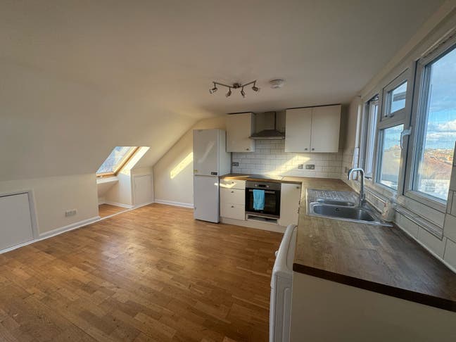 3 Bedroom Flat in Beckenham Main Photo