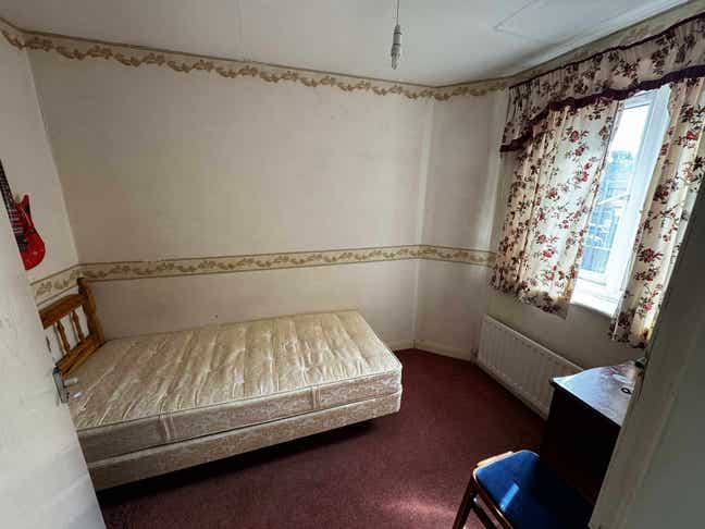 Super Single  Rooms for Rent Main Photo