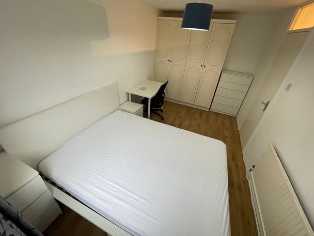 Lovely Rooms Near Southfields Station  Main Photo