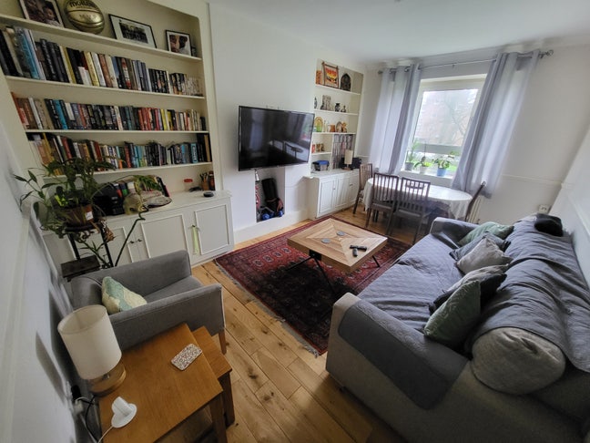 King Rooms on Abbey Road – Balcony – Bills Include Main Photo