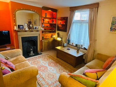 Lovely Double Bedroom in Beautiful Cottage Main Photo