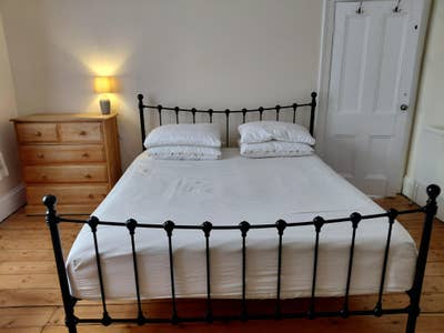 Super King Size Room in Detached Victorian House Main Photo