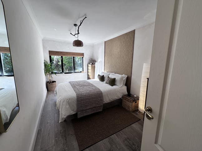 Large Double Room with Own Bathroom and Parking Main Photo