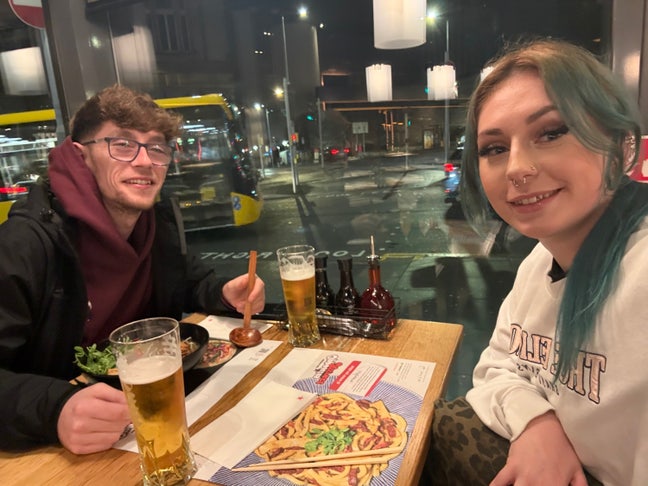 Couple looking for a double room in Bristol 🤍 Main Photo