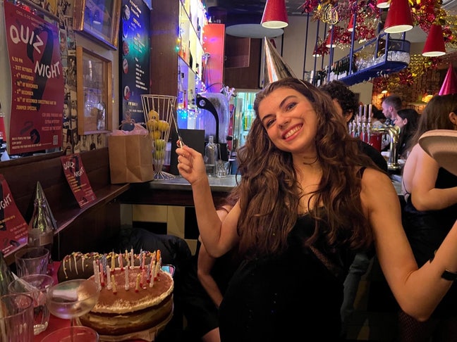 Buddying-up to find a home together Main Photo