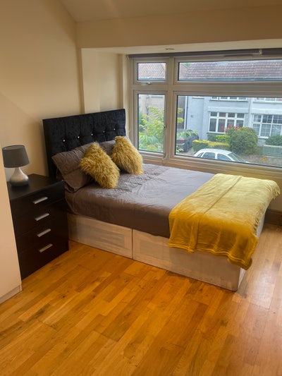 Double En-Suit Room in Hanwell W7 Main Photo