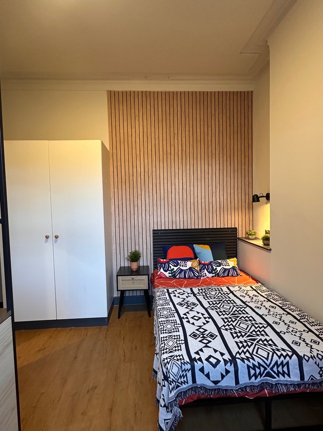 En-Suite Room for Rent – Fully Furnished Main Photo