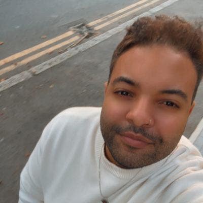 Professional seeking long term let Main Photo