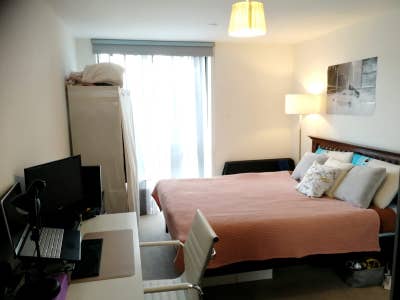 Beautiful Room in Canary Wharf (Bills Inc) Main Photo