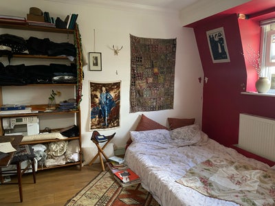 Double room in lovely house by Victoria Park  Main Photo