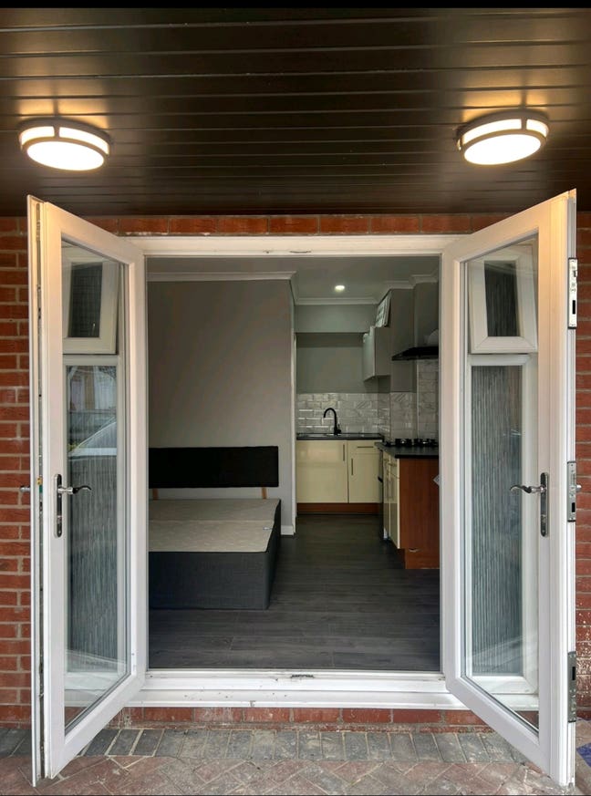 Room for Rent Opposite Royal Blackburn Hospital Main Photo