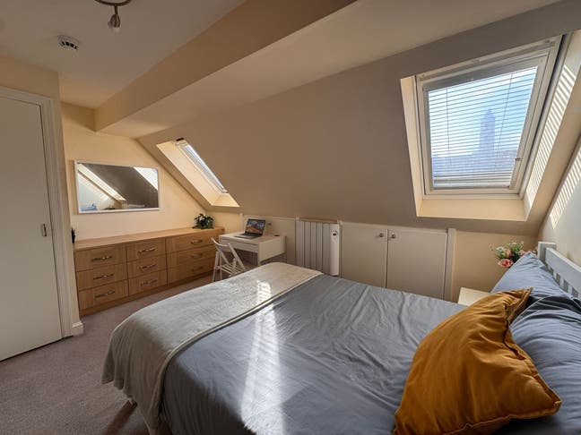 Spacious Room Close to Canary Wharf & Riverside Main Photo
