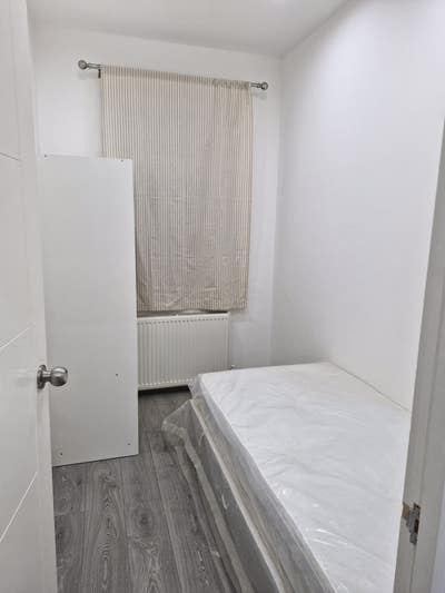 Spacious and Cosy Double Rooms for Rent in CR4 2ES Main Photo