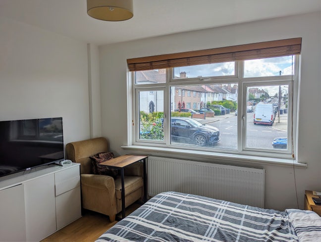 Large & cosy double bedroom in friendly houseshare Main Photo