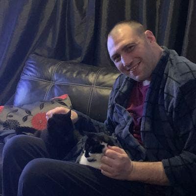 I am a happy person to live with and I enjoy ... Main Photo