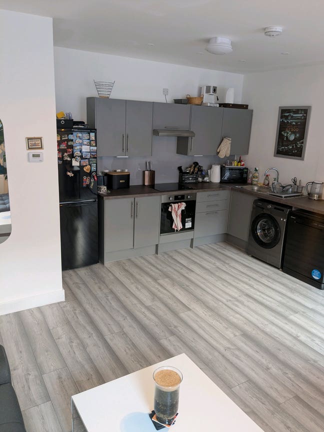 New  one bed modern apartment  Main Photo