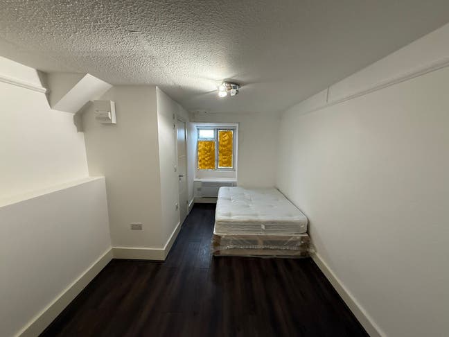 DSS- Studio Flat Available Edgware Barnet HA8 Main Photo