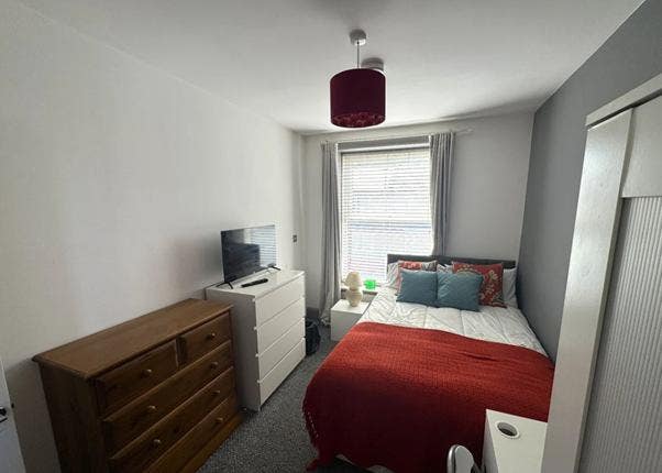 Furnished Double Room-Fratton, Close to Amenities Main Photo