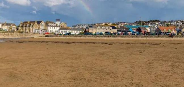 Room wanted by quiet female shorter term Main Photo