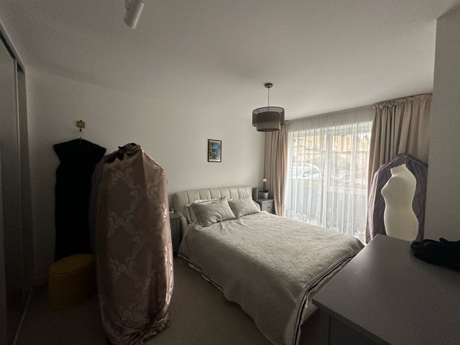 Room in 1 Bedroom Flat with living in landlord Main Photo