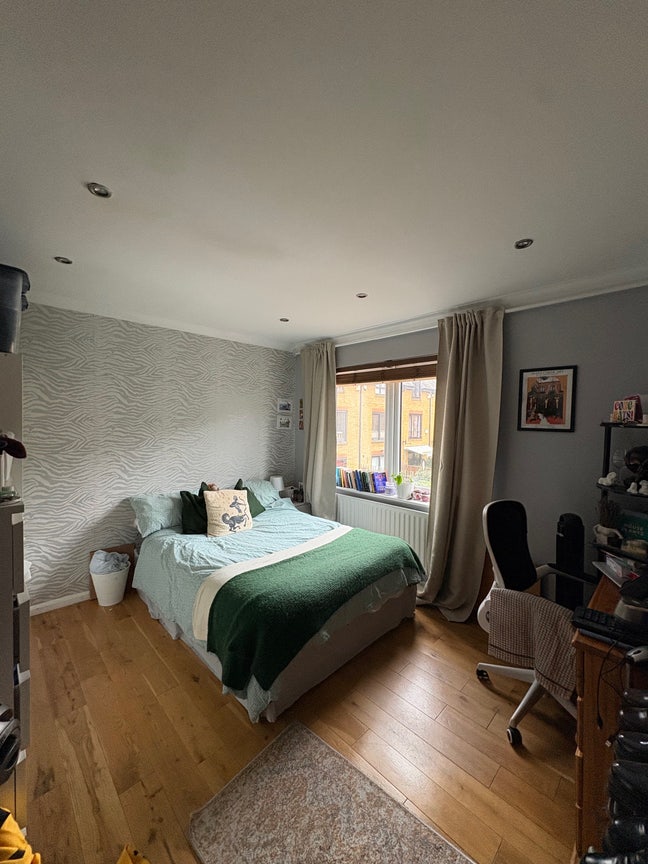 Room in Wapping: May-September  Main Photo