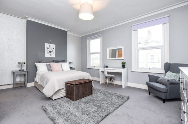 Modern, Spacious En-Suite w/ Walk-in Closet! Main Photo