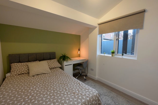 Designer 9 Bed Fallowfield House 🏡  Main Photo