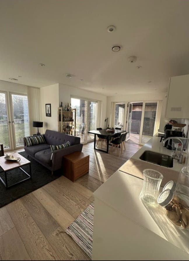 Double Room in a 2 bed flat  Main Photo