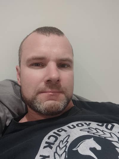 Professional Male seeks a single or double room Main Photo