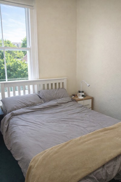 Large Double Bedroom Available Main Photo