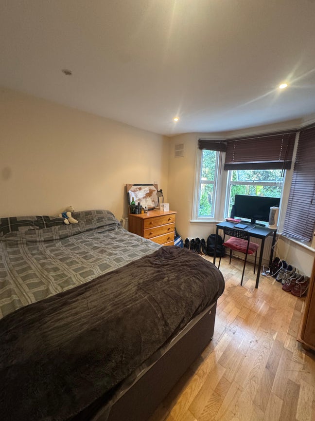 One bedroom for rent - 6 months Clapham North Main Photo