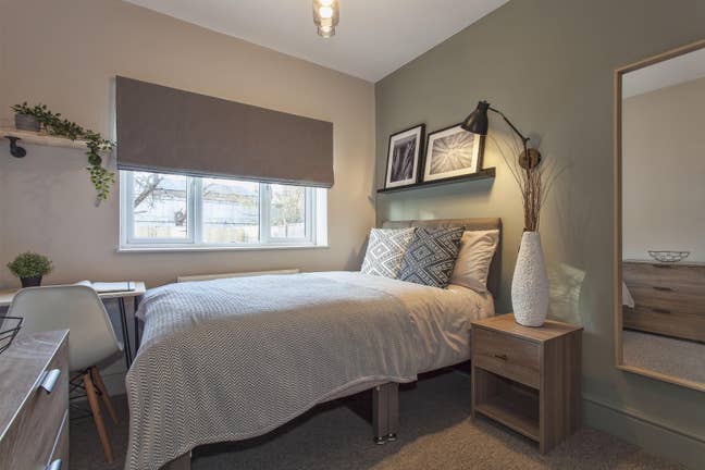 Large garden room with private ensuite (Brook) Main Photo