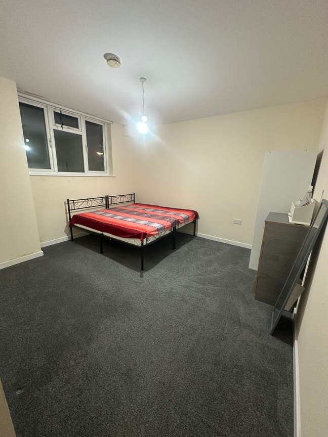 Double room available in Shirley  Main Photo
