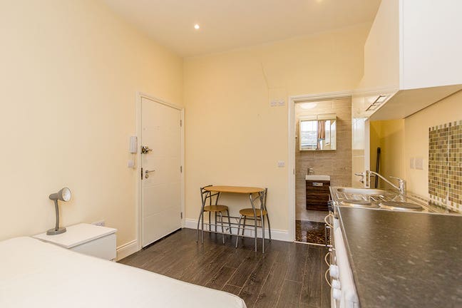 Self-Contained Studio Flat - All Bills Included Main Photo