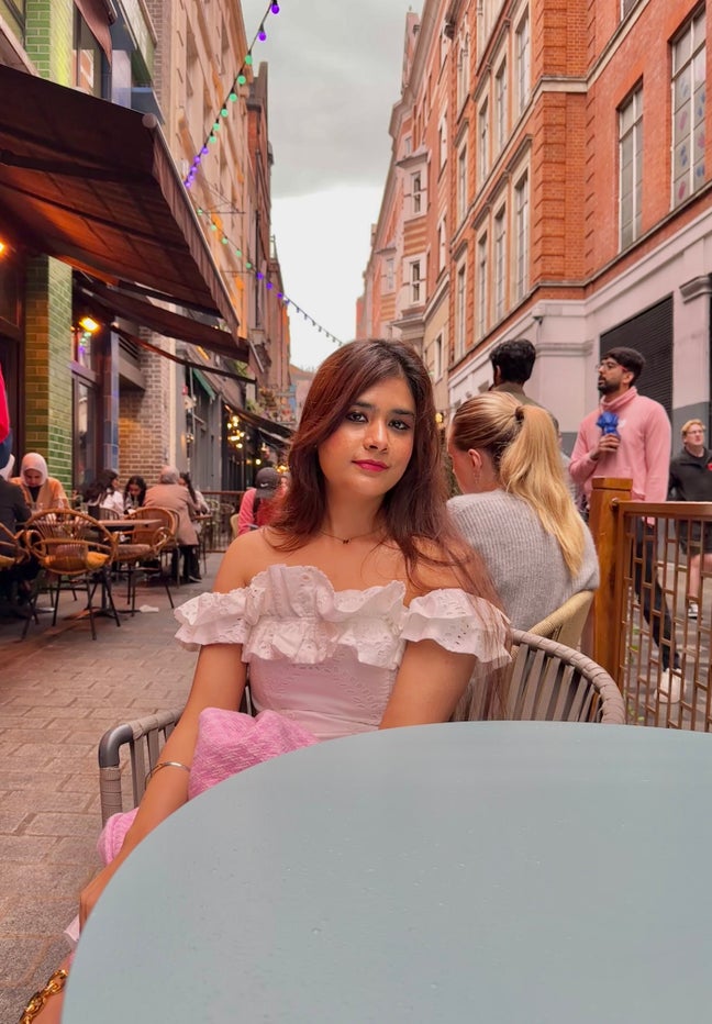 Professional Female seeks a double room Main Photo