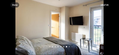 En-suite room in large detached house Main Photo