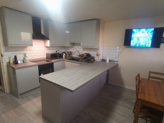 Last double room left 2 mins Maida Vale tube Main Photo