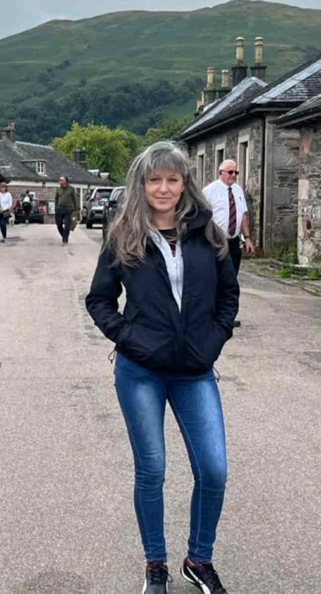 I am a professional female aged 51. I am look... Main Photo