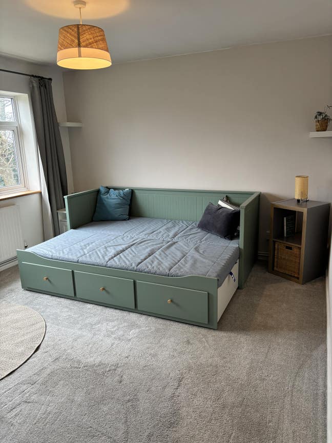 Double room in 2 bed flat Main Photo