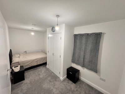 Spacious Room near junction 11A Main Photo