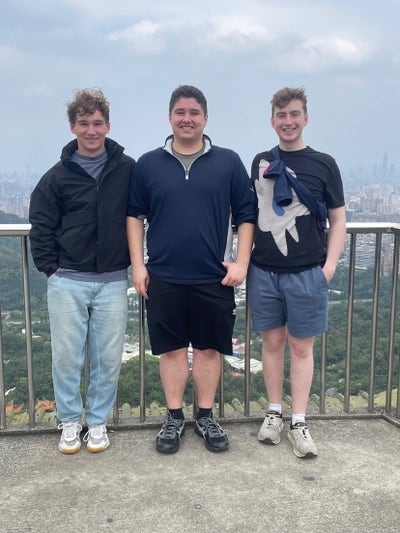 Three young professionals looking for flat Main Photo