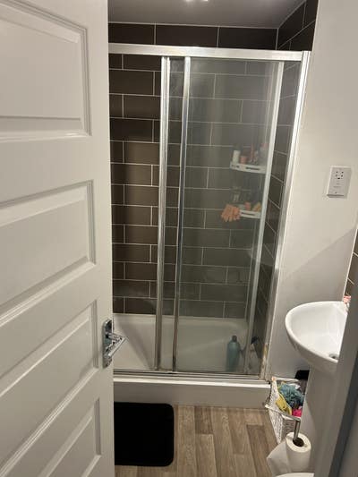 Double room with en-suite  Main Photo